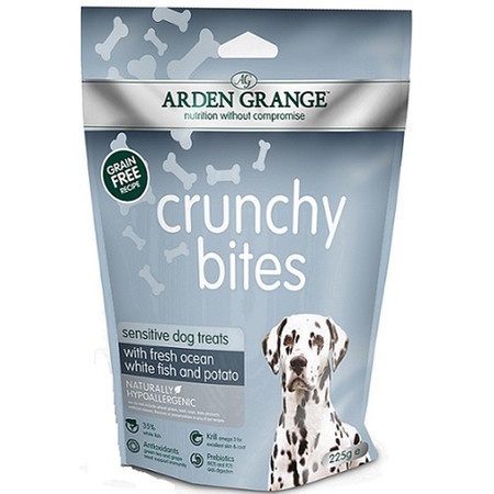 Лакомство Arden Grange Crunchy Bites для собак с чувствительной кожей или желудком с океанской рыбой и картофелем - 225 г фото 1