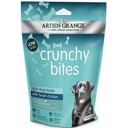 Лакомство Arden Grange Crunchy Bites низкокалорийное для собак с курицей - 225 г фото 1